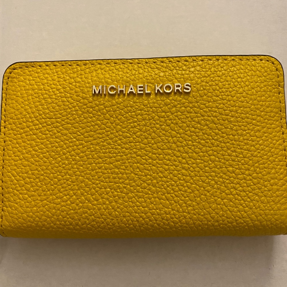Michael Kors Zip Around Credit Card Case